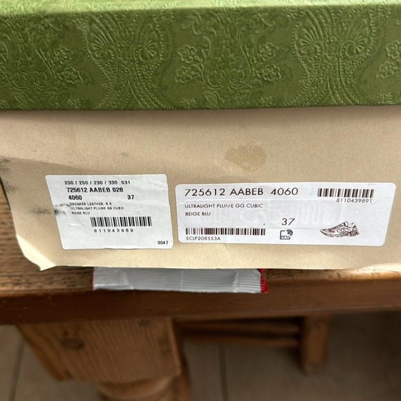 Gucci women sneakers size 7 with box and dust bags Brand new - Picture 2 of 8